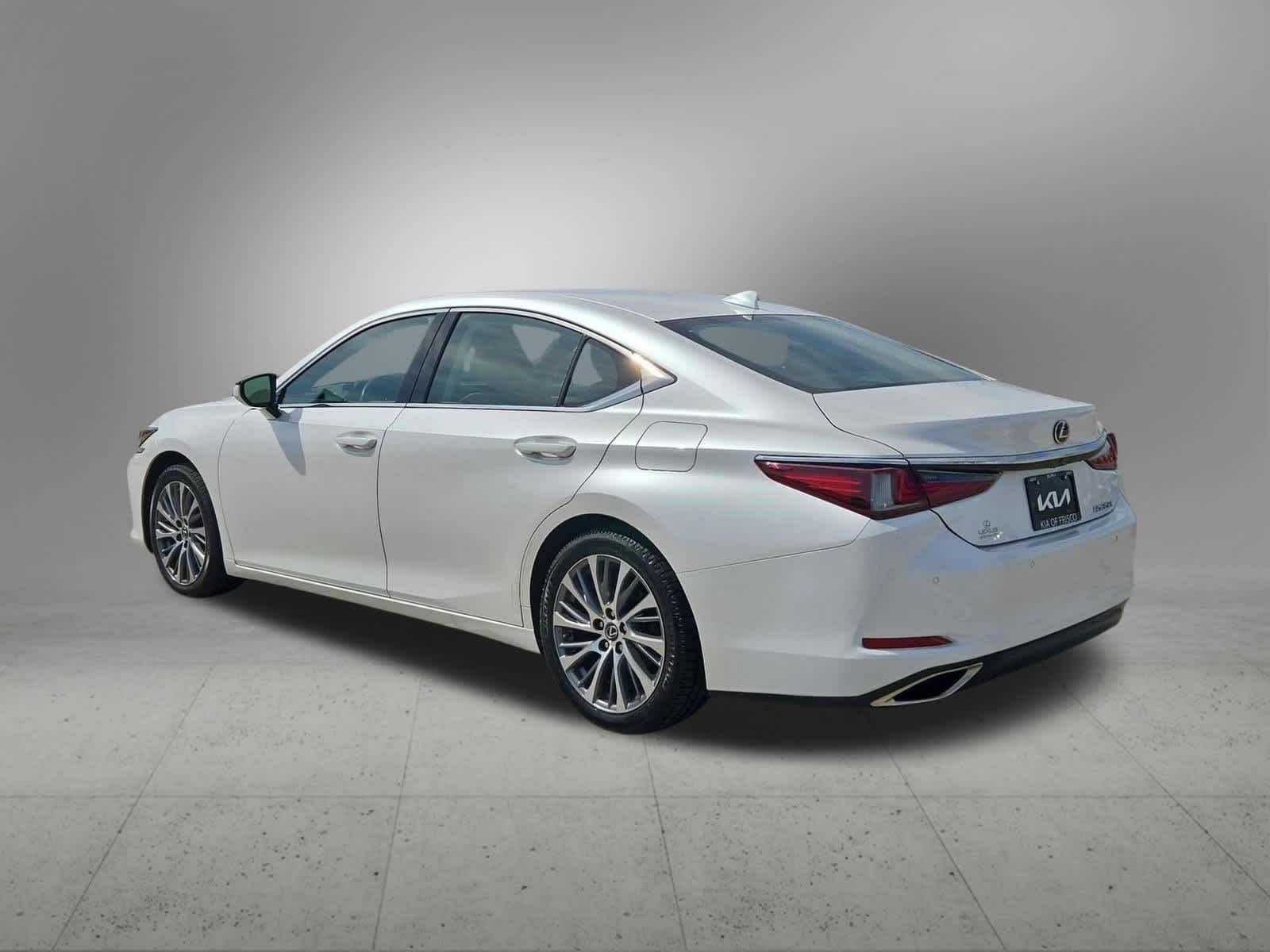Thumbnail: 2021 Lexus ES - 4
