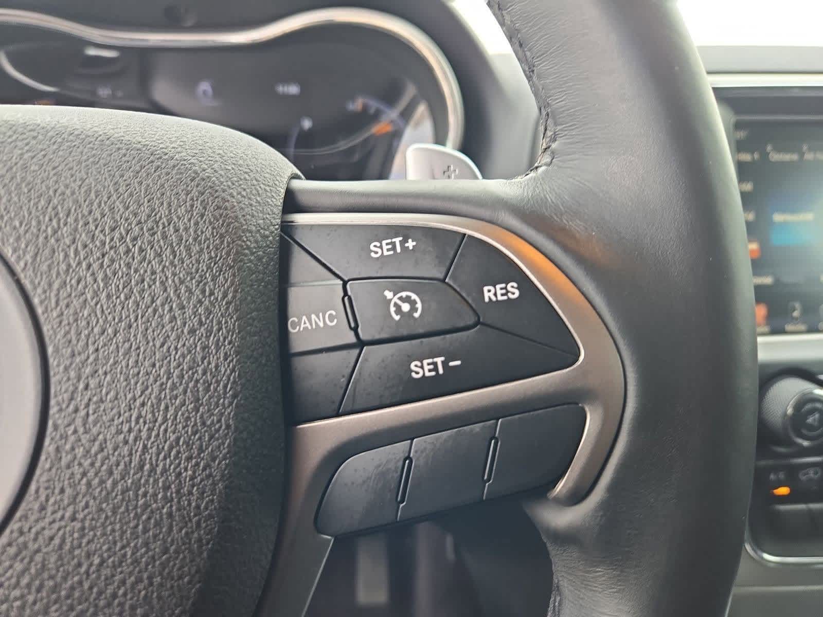 Thumbnail: 2017 Jeep Grand Cherokee - 24