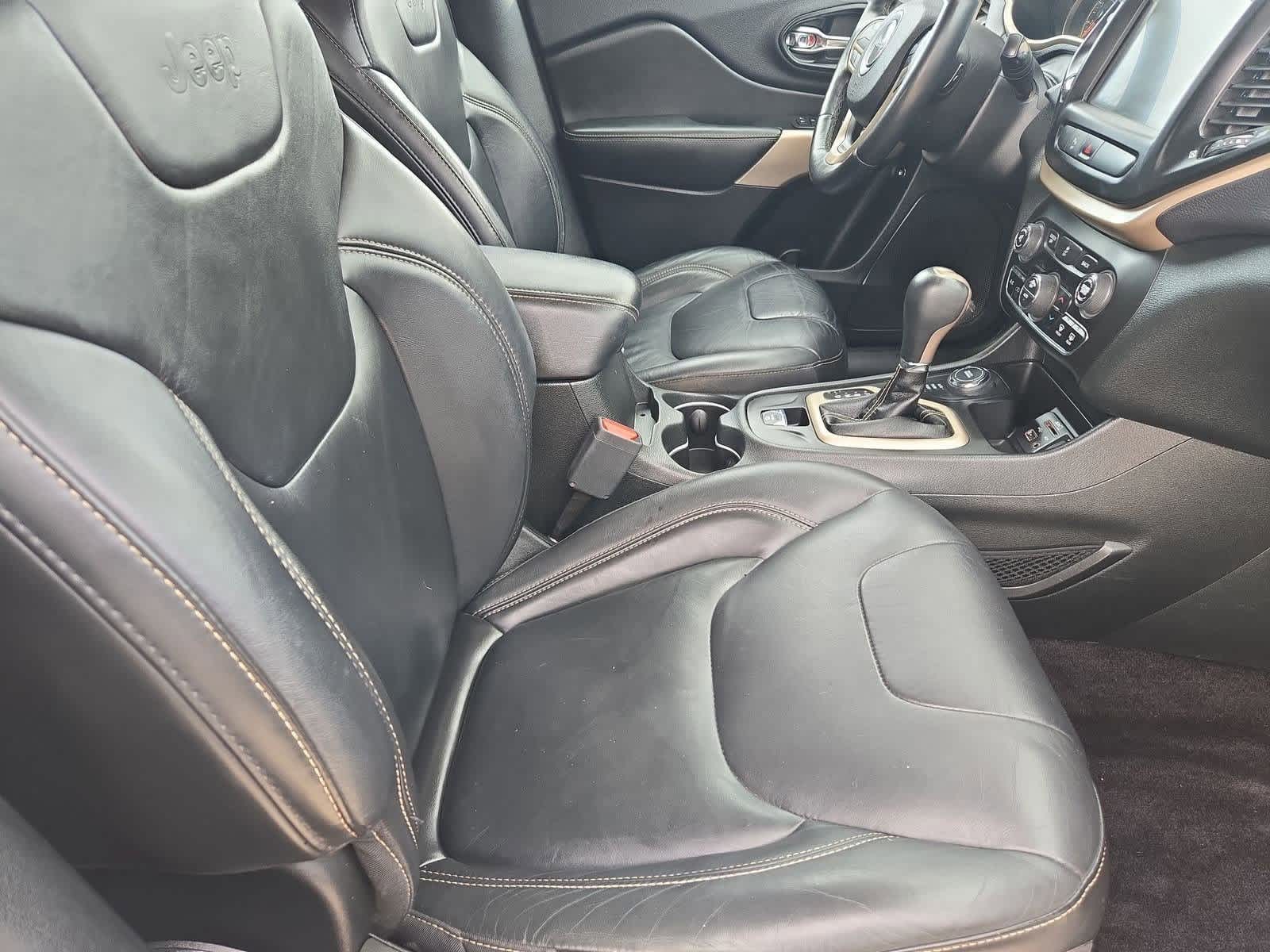 Thumbnail: 2018 Jeep Cherokee - 21