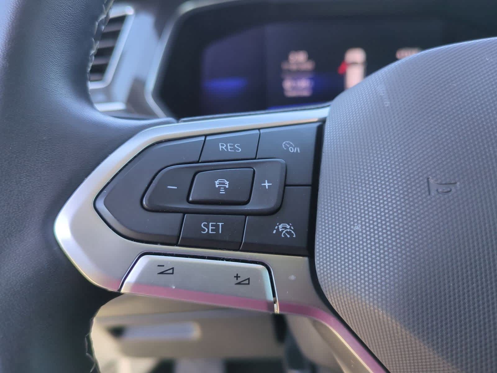 Thumbnail: 2022 Volkswagen Tiguan - 24