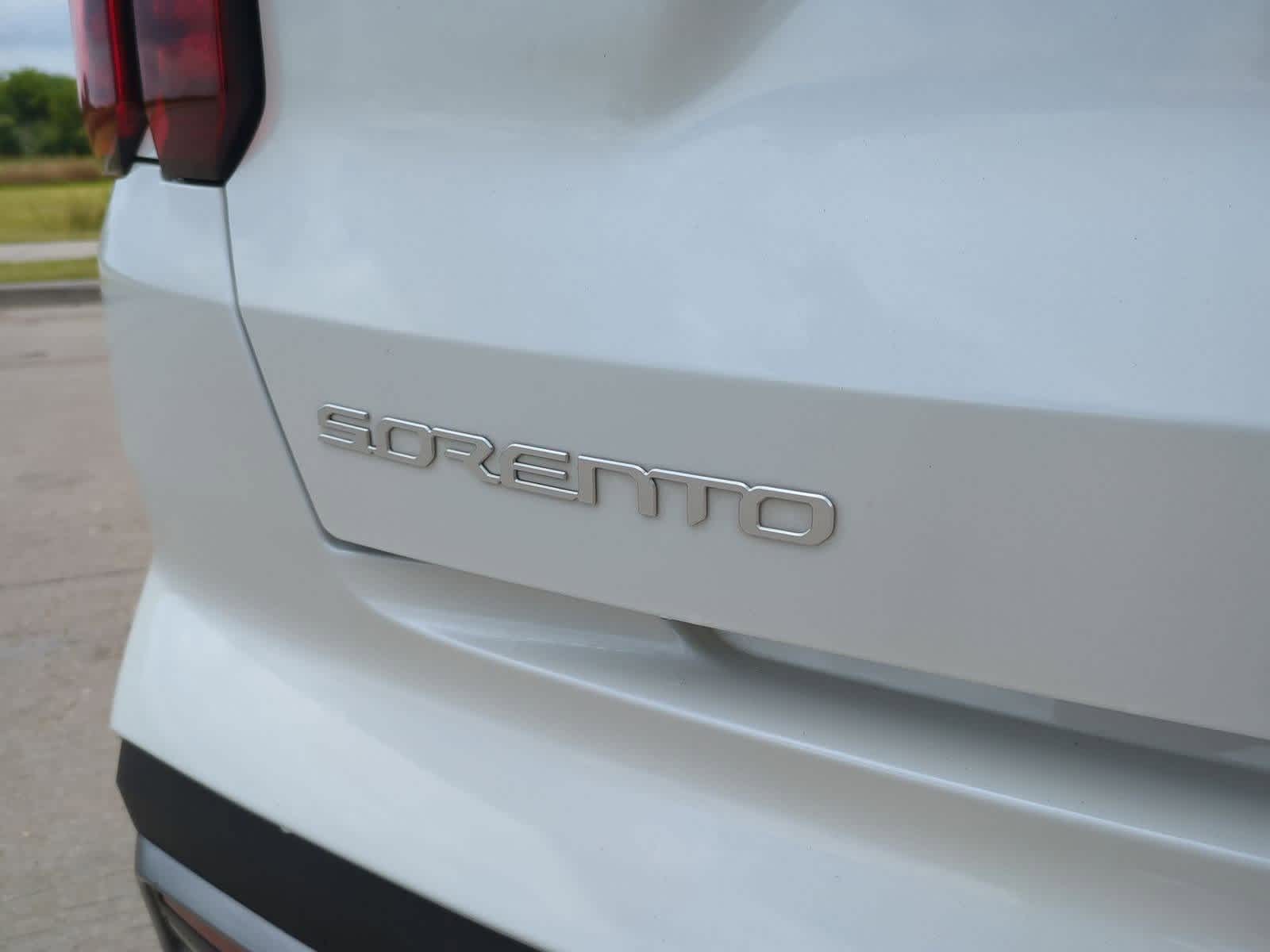 Thumbnail: 2023 Kia Sorento - 11