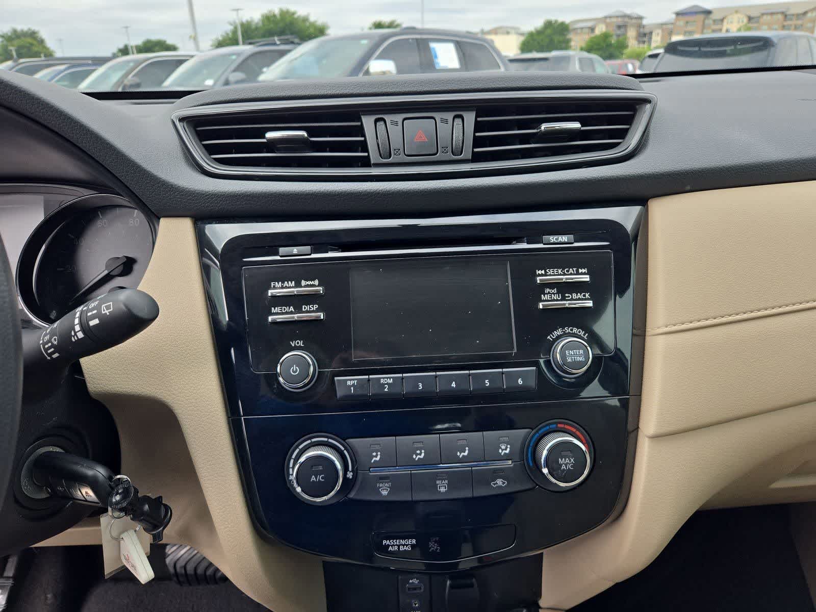 Thumbnail: 2017 Nissan Rogue - 25