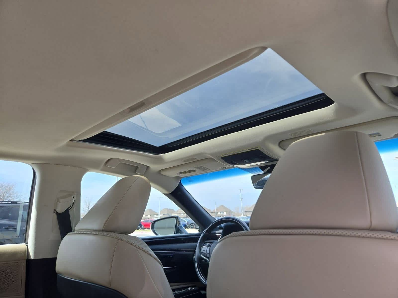 Thumbnail: 2021 Lexus ES - 20