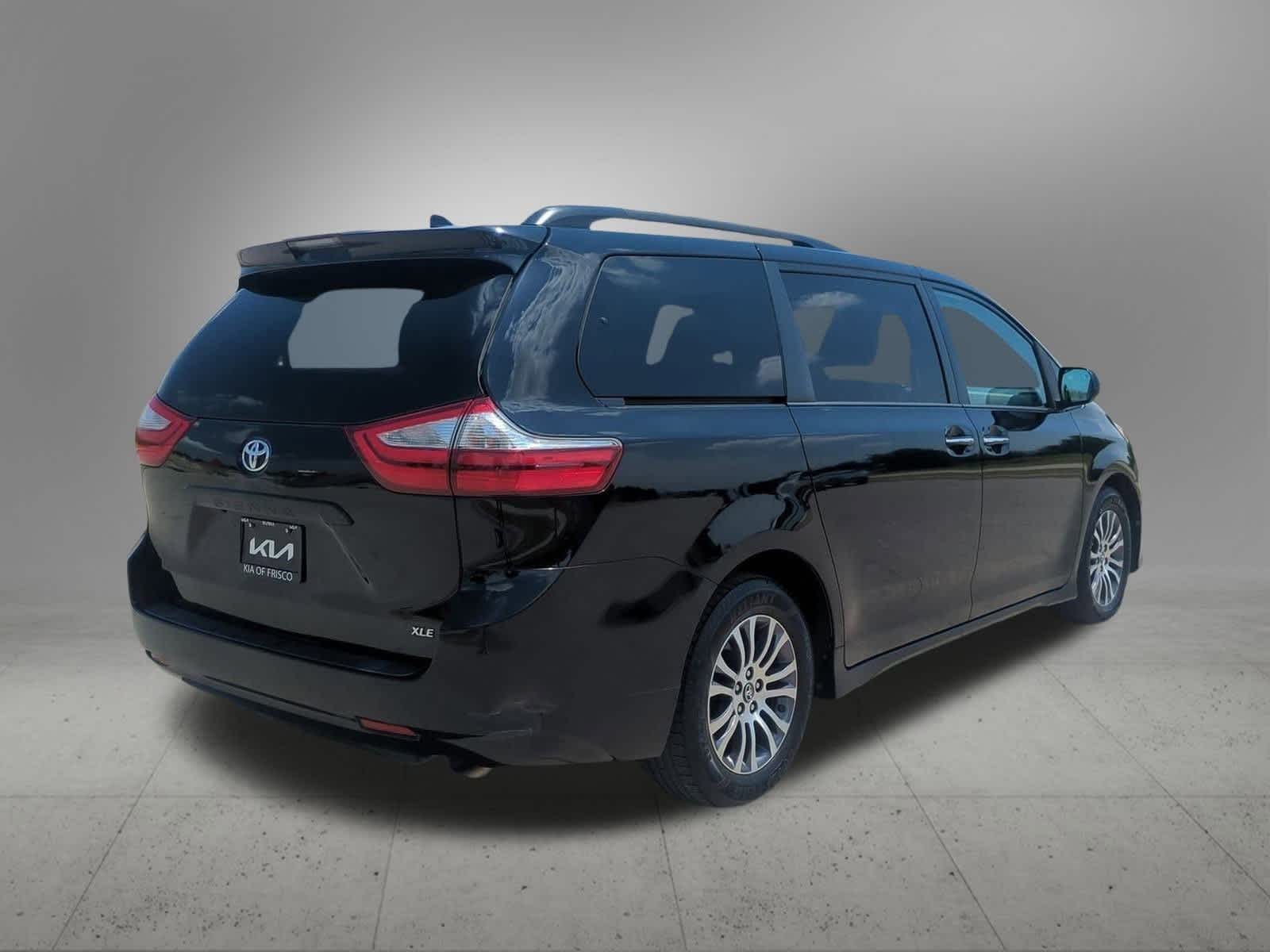 Thumbnail: 2019 Toyota Sienna - 6