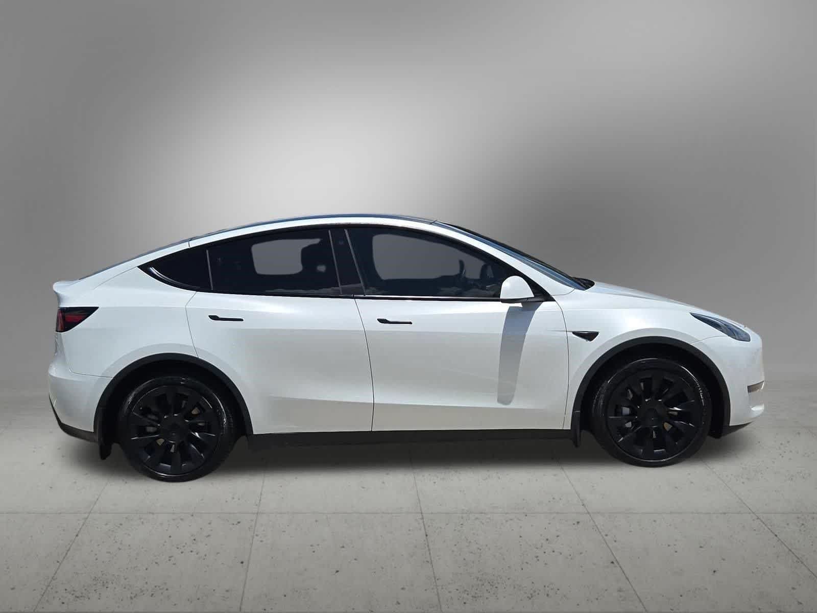 Thumbnail: 2023 Tesla Model Y - 6