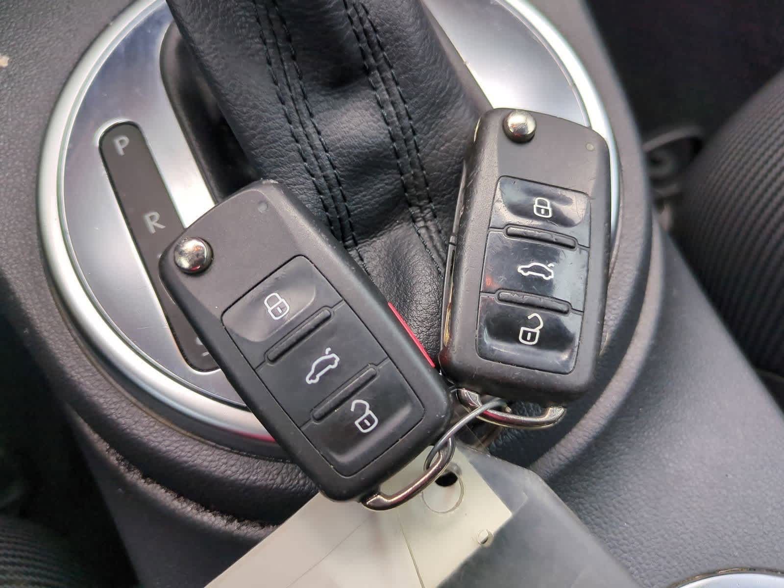 Thumbnail: 2014 Volkswagen Beetle - 30