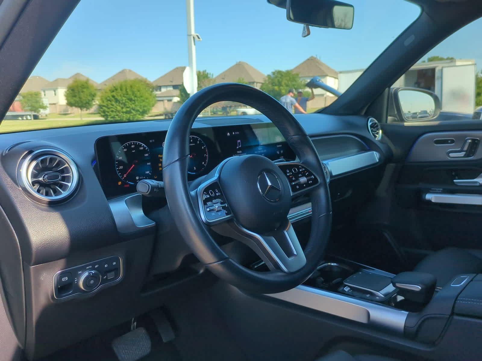 2022 Mercedes Benz GLB 250 photo 2