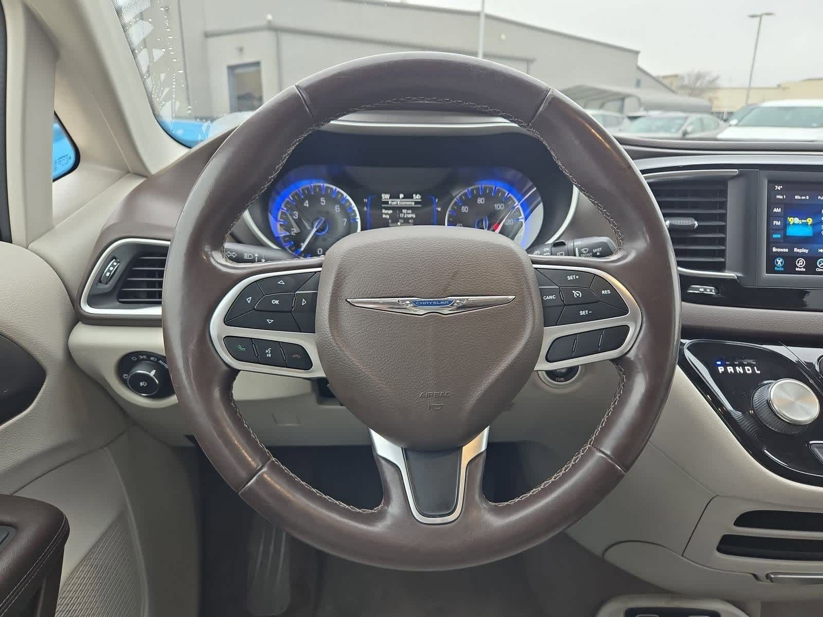 Thumbnail: 2018 Chrysler Pacifica - 21