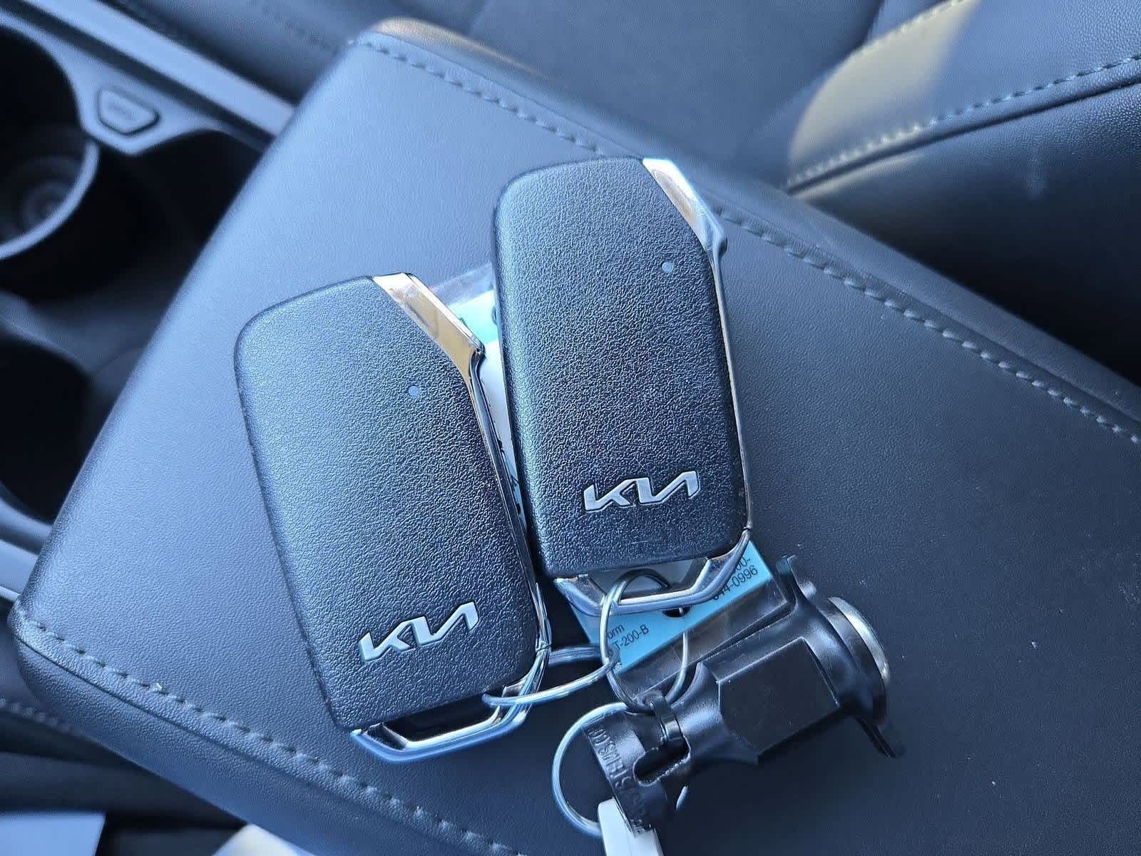 Thumbnail: 2023 Kia Niro - 33