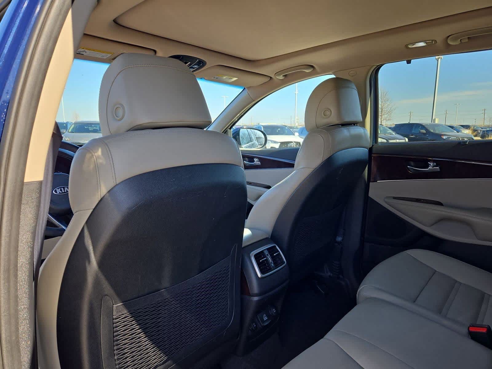 Thumbnail: 2017 Kia Sorento - 17