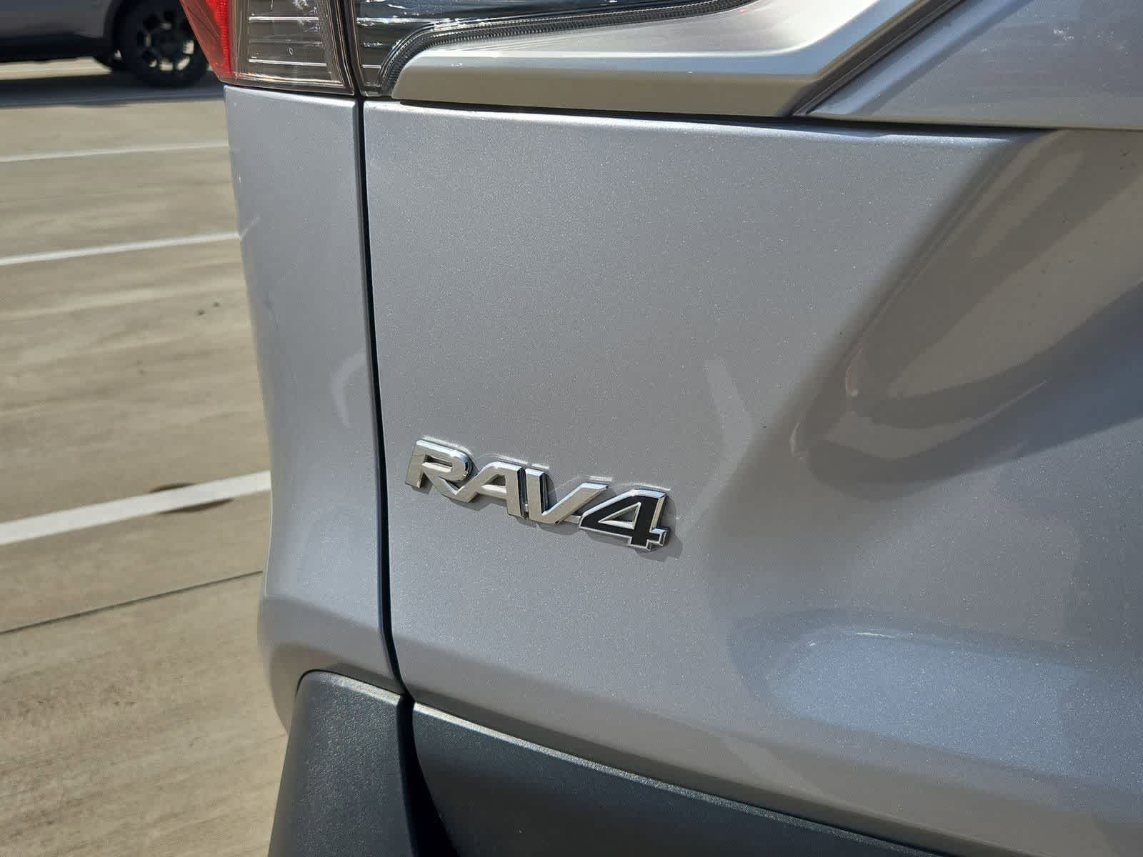 Thumbnail: 2019 Toyota RAV4 - 12