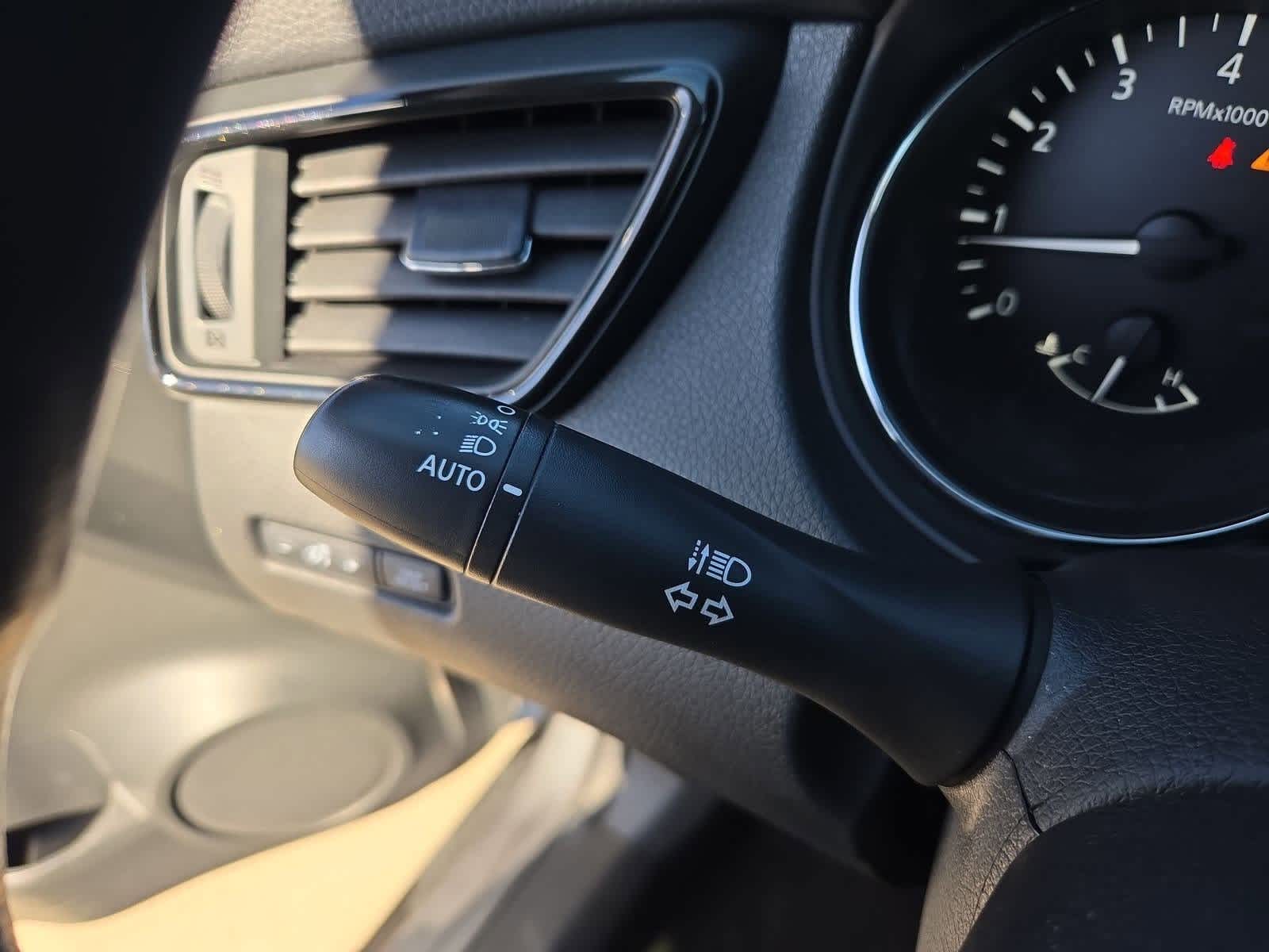 Thumbnail: 2018 Nissan Rogue - 24