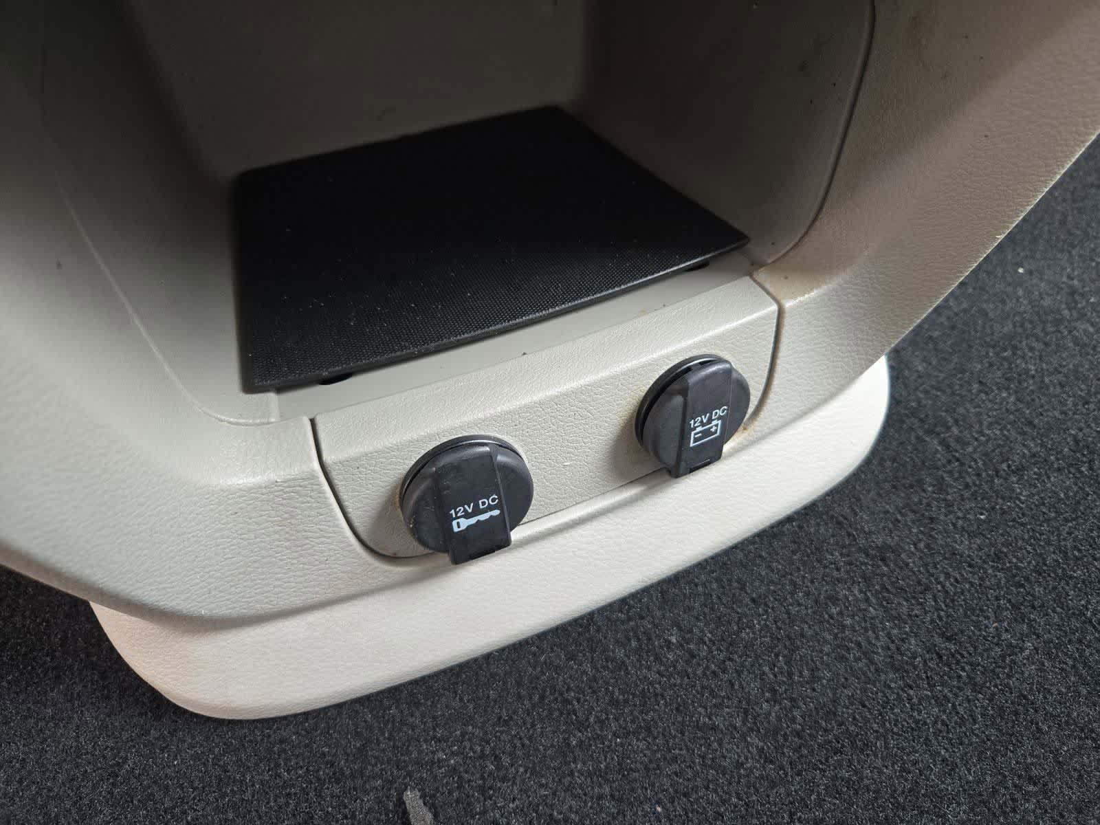 Thumbnail: 2013 Chrysler Town & Country - 27