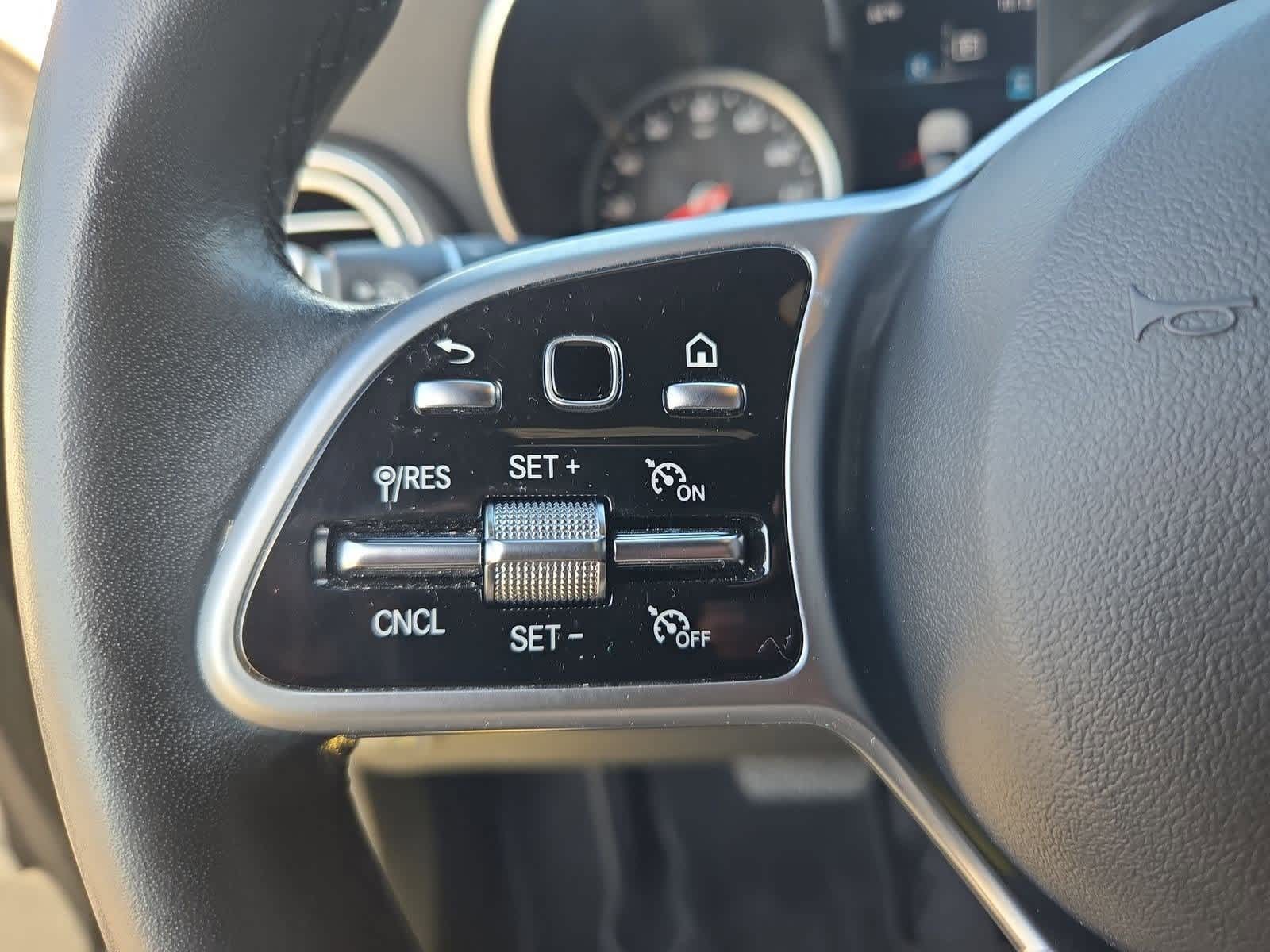 Thumbnail: 2022 Mercedes-Benz GLC - 22