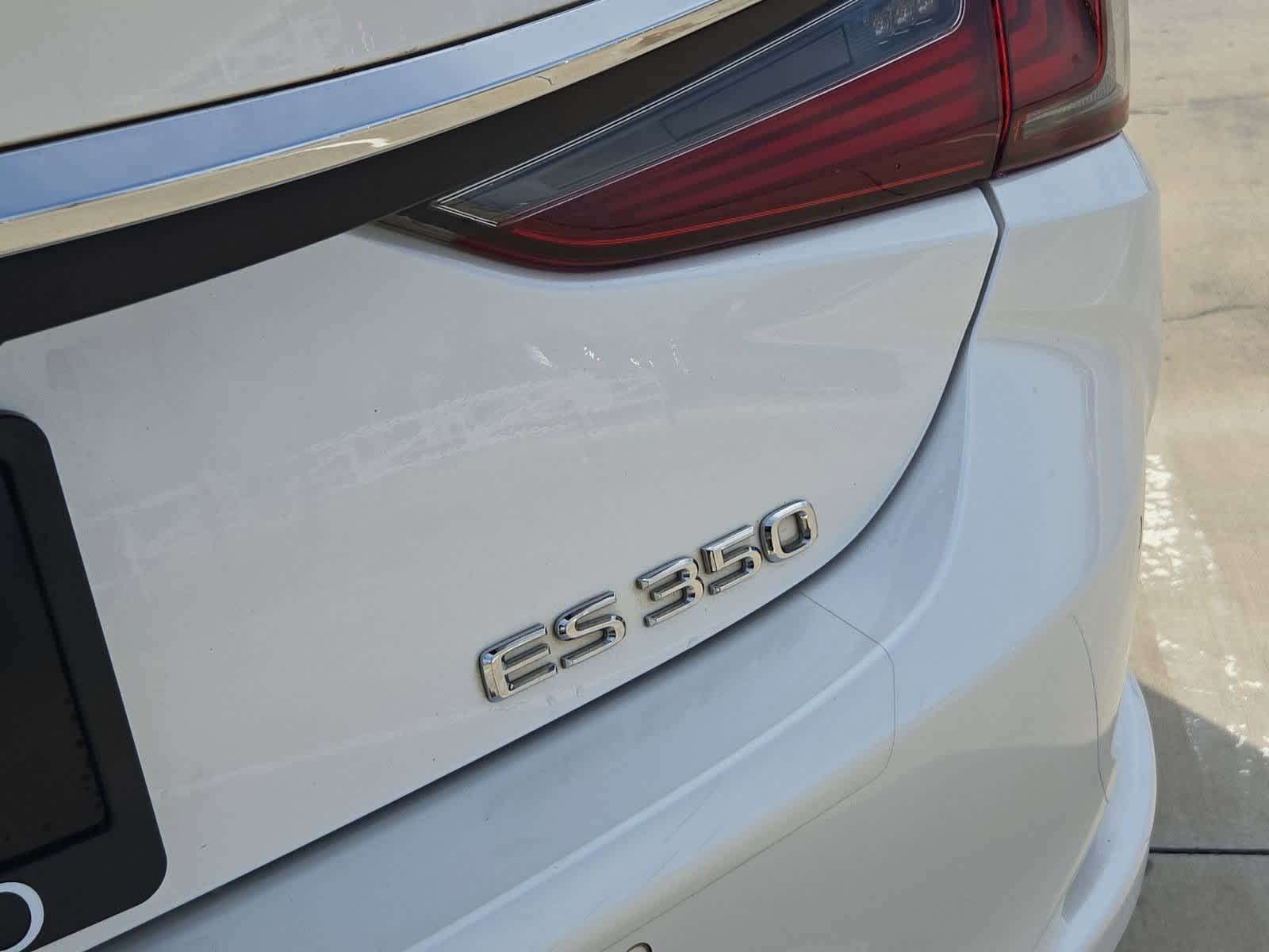 Thumbnail: 2021 Lexus ES - 11