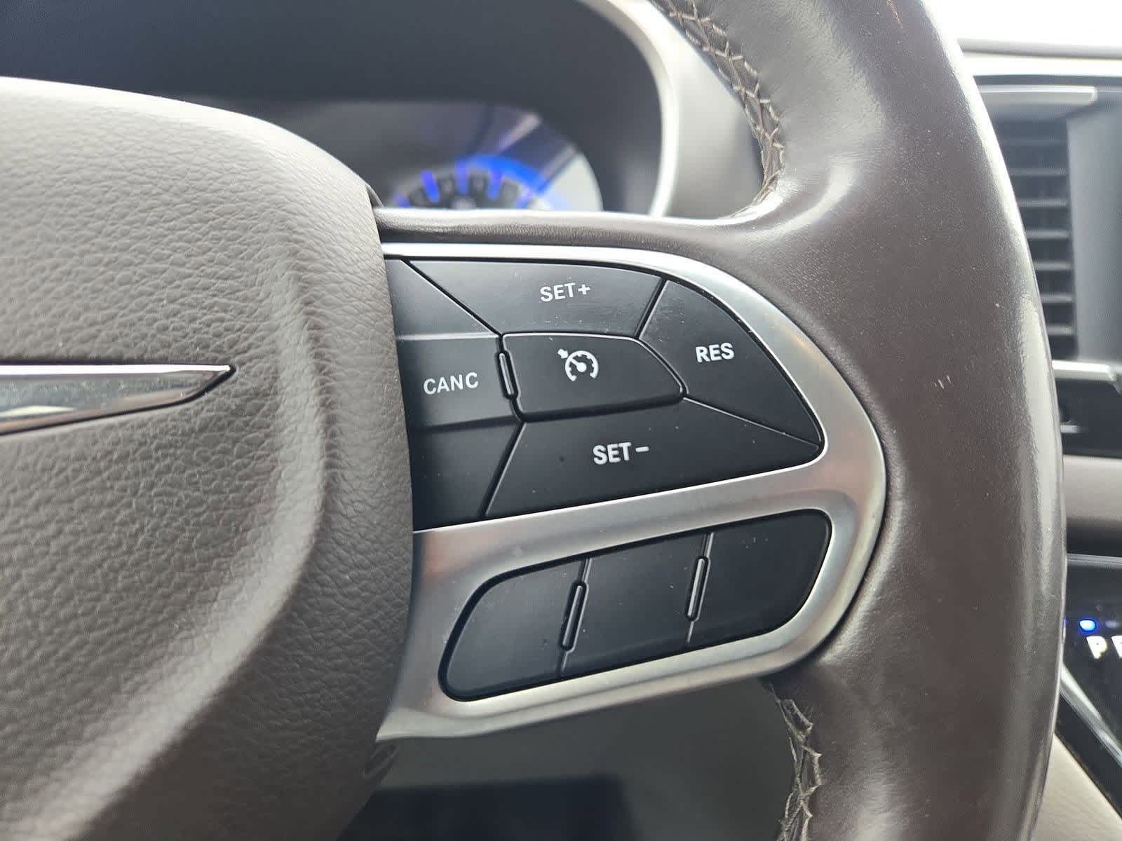 Thumbnail: 2018 Chrysler Pacifica - 23