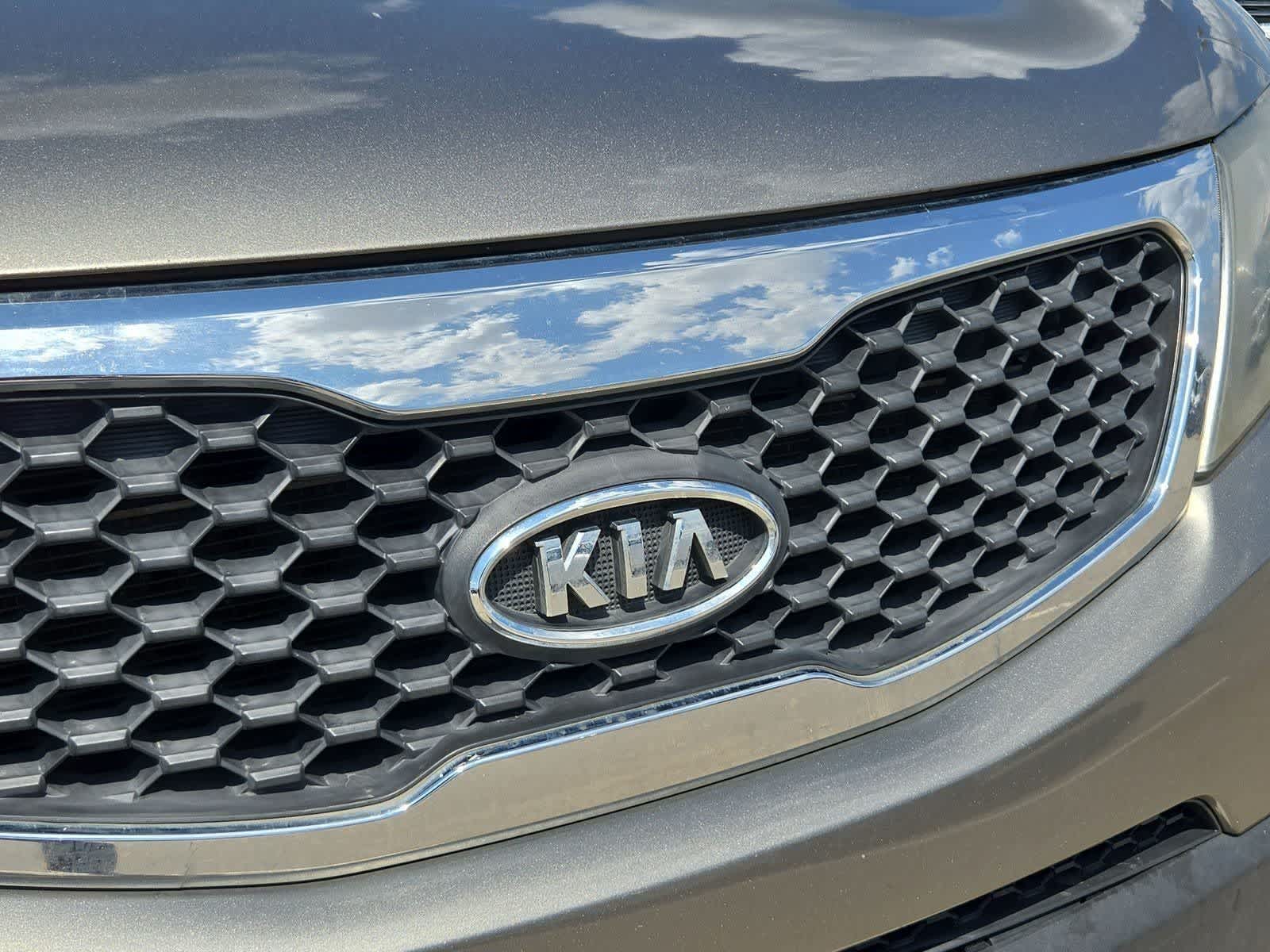 Thumbnail: 2013 Kia Sorento - 10