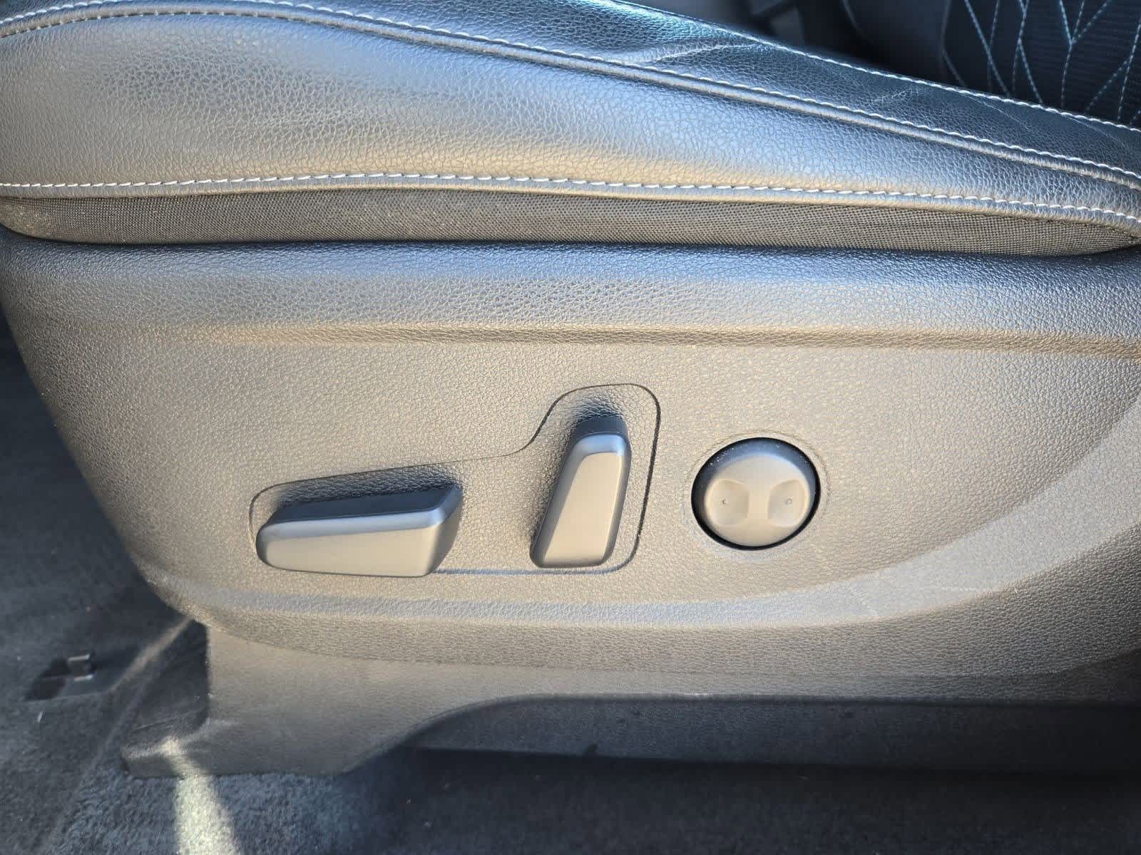 Thumbnail: 2023 Kia Telluride - 16