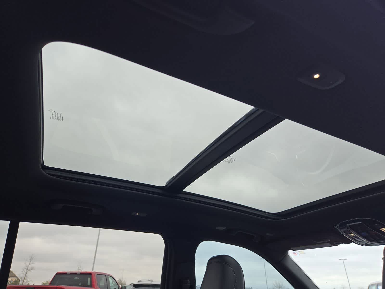 Thumbnail: 2022 Jeep Grand Cherokee - 21