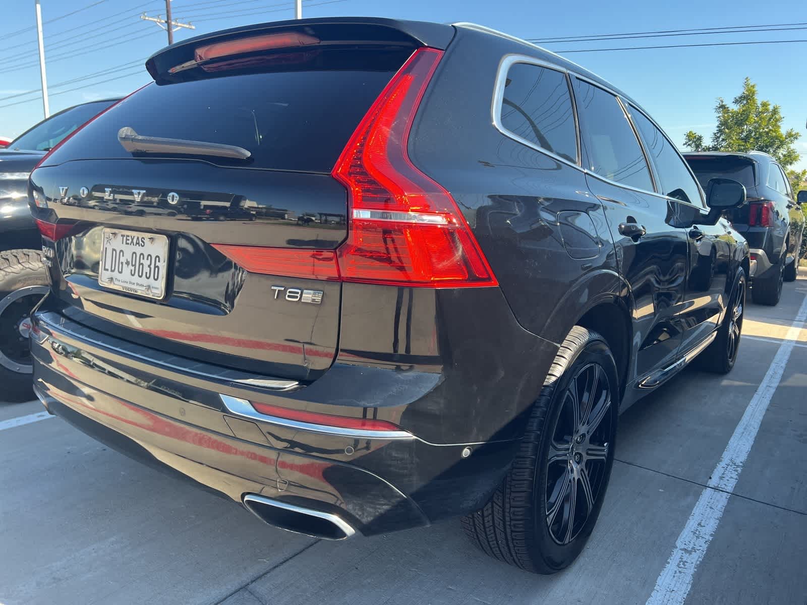 2018 Volvo XC60 Hybrid Inscription photo 4