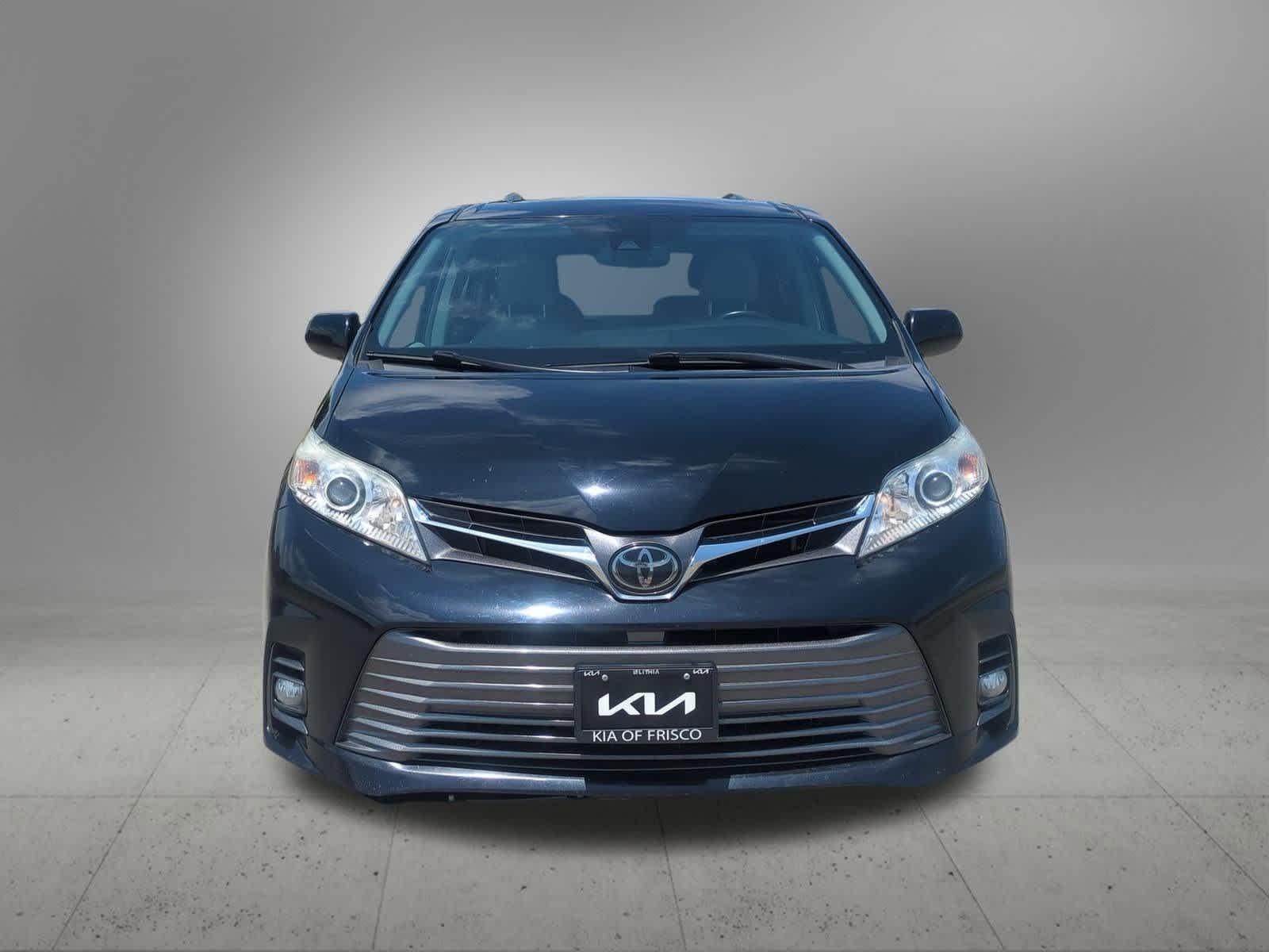 Thumbnail: 2019 Toyota Sienna - 9