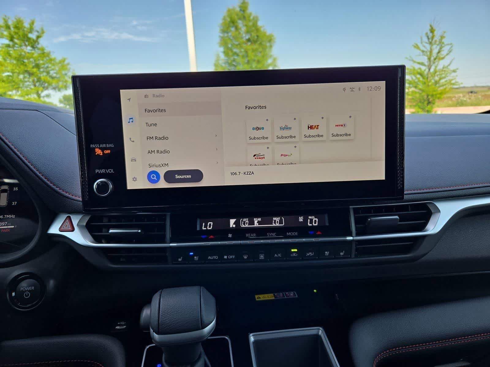 Thumbnail: 2025 Toyota Sienna - 27