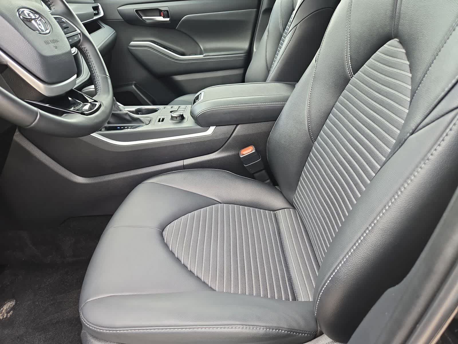 Thumbnail: 2025 Toyota Highlander - 15