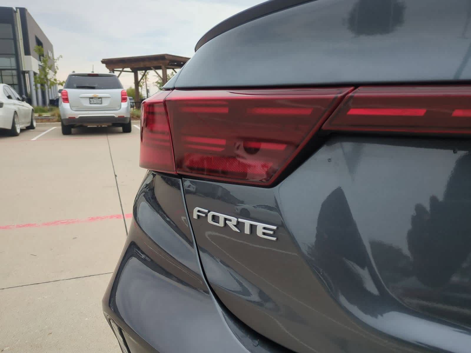 Thumbnail: 2022 Kia Forte - 18