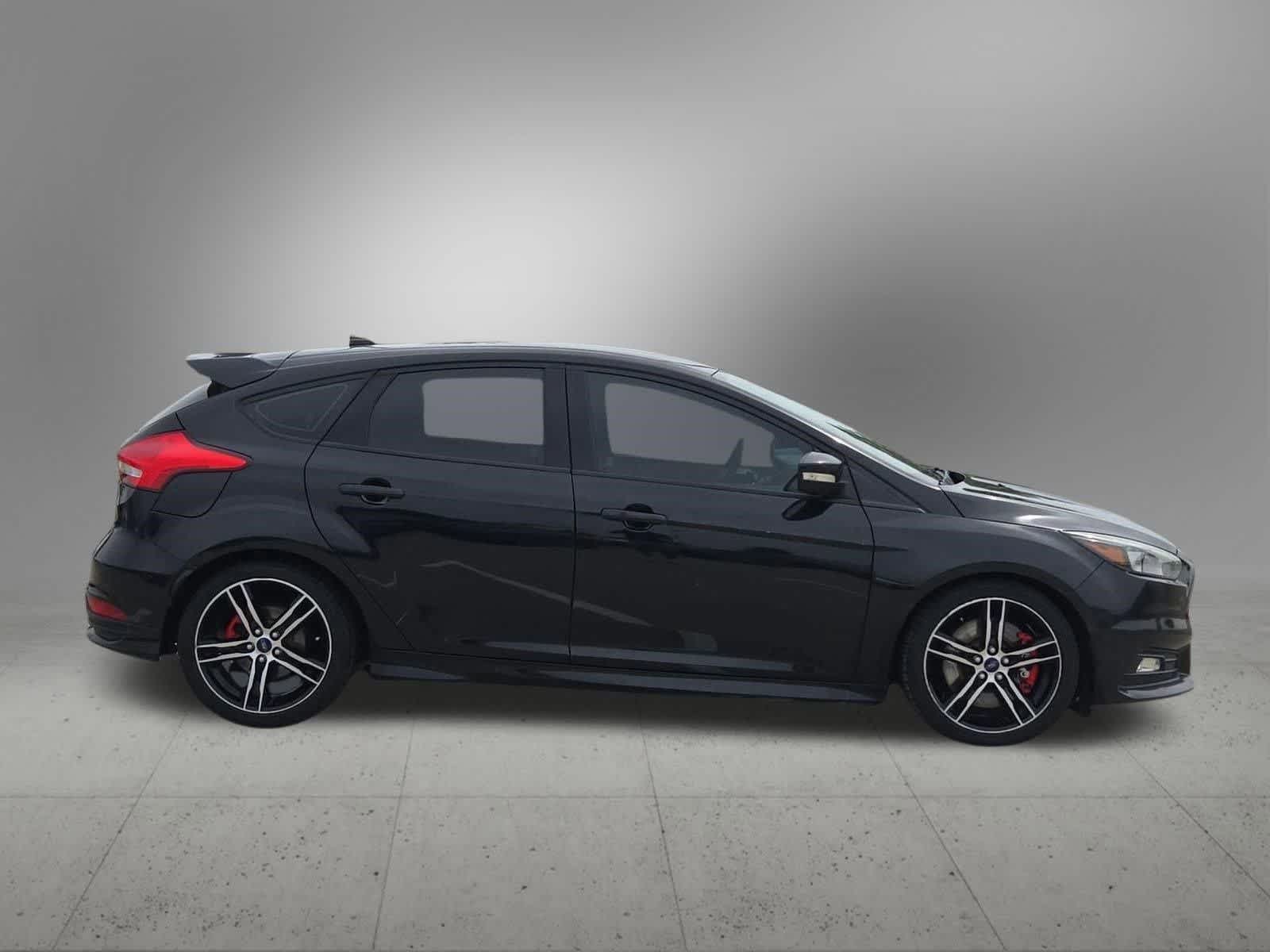 Thumbnail: 2015 Ford Focus - 7