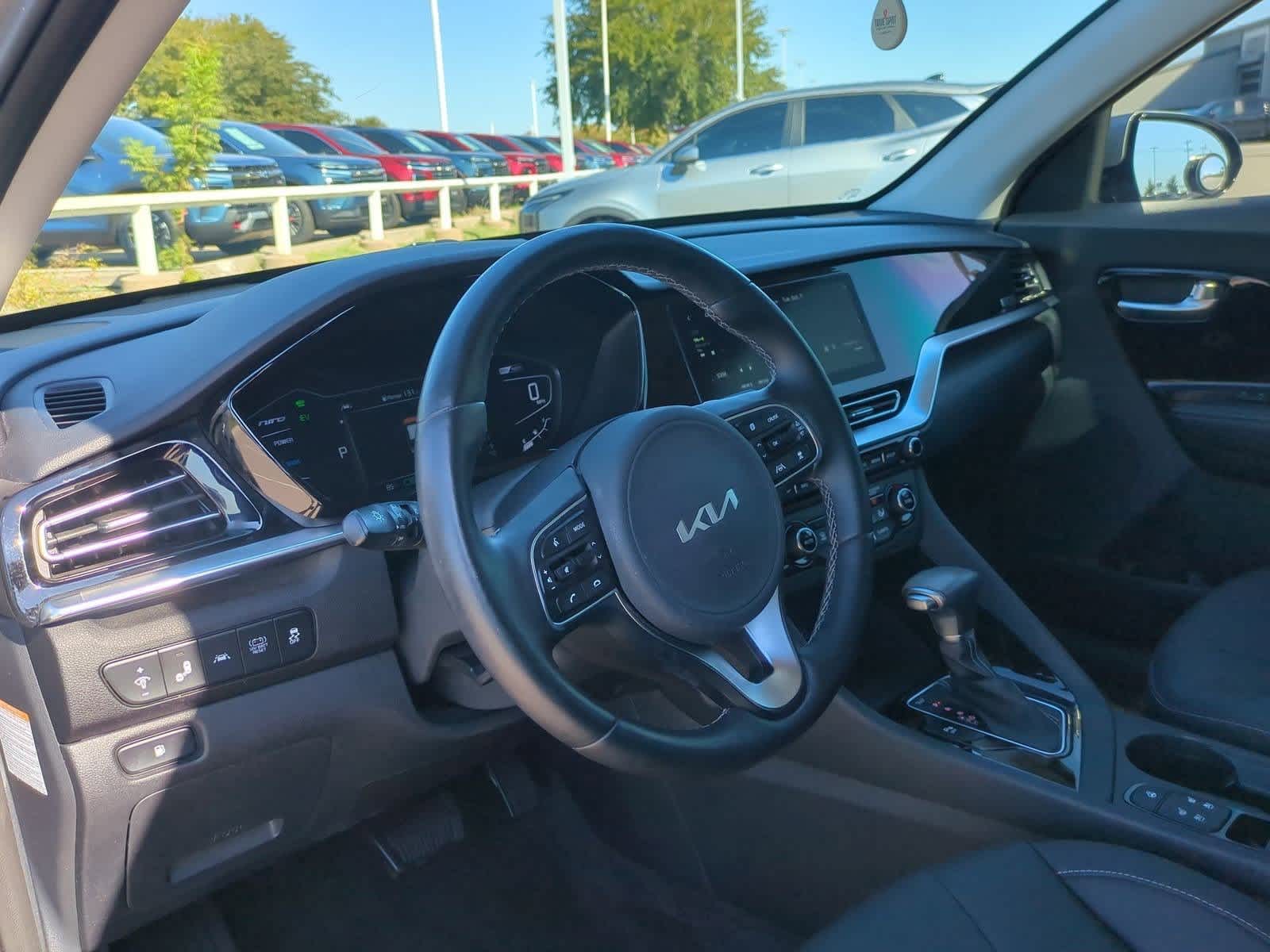 2022 Kia Niro EX Premium photo 2