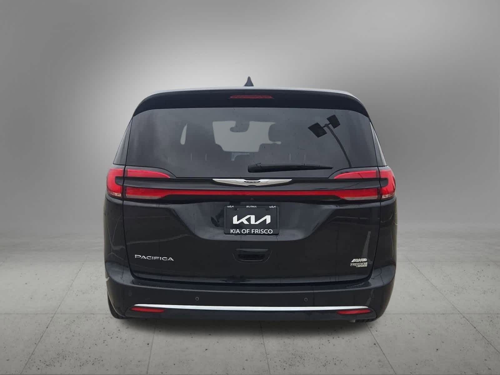 Thumbnail: 2023 Chrysler Pacifica - 5