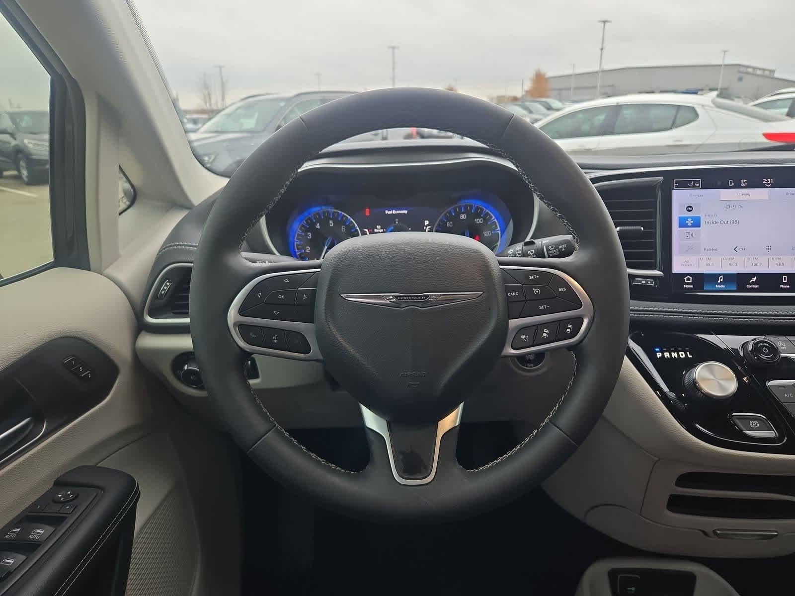 Thumbnail: 2023 Chrysler Pacifica - 22