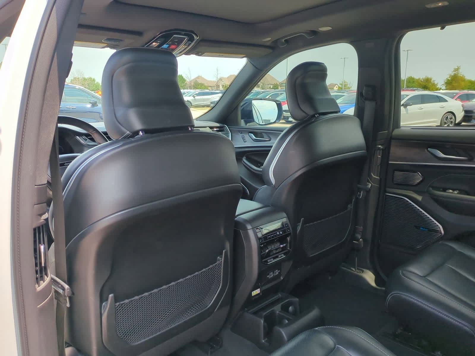 Thumbnail: 2022 Jeep Grand Cherokee - 17