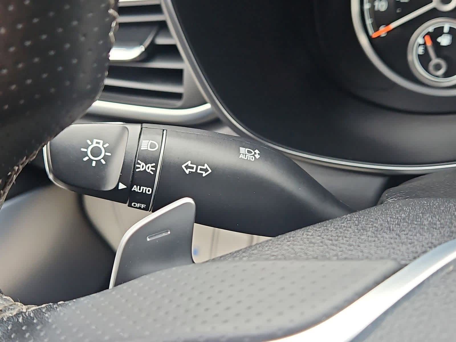 Thumbnail: 2023 Genesis G70 - 25