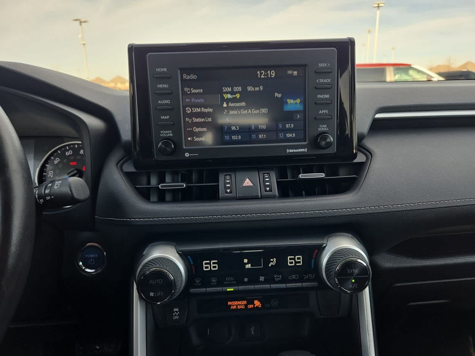 Thumbnail: 2021 Toyota RAV4 - 29