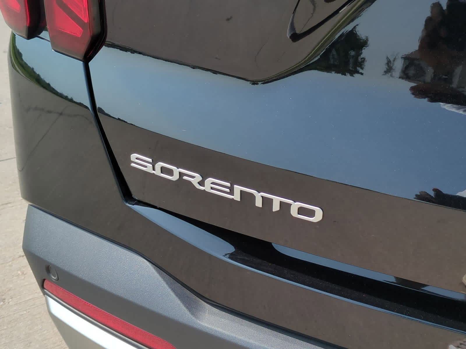 2025 Kia Sorento S 11