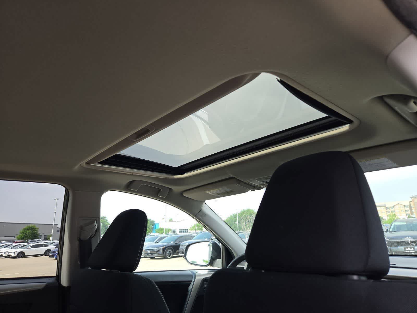 Thumbnail: 2015 Toyota RAV4 - 21