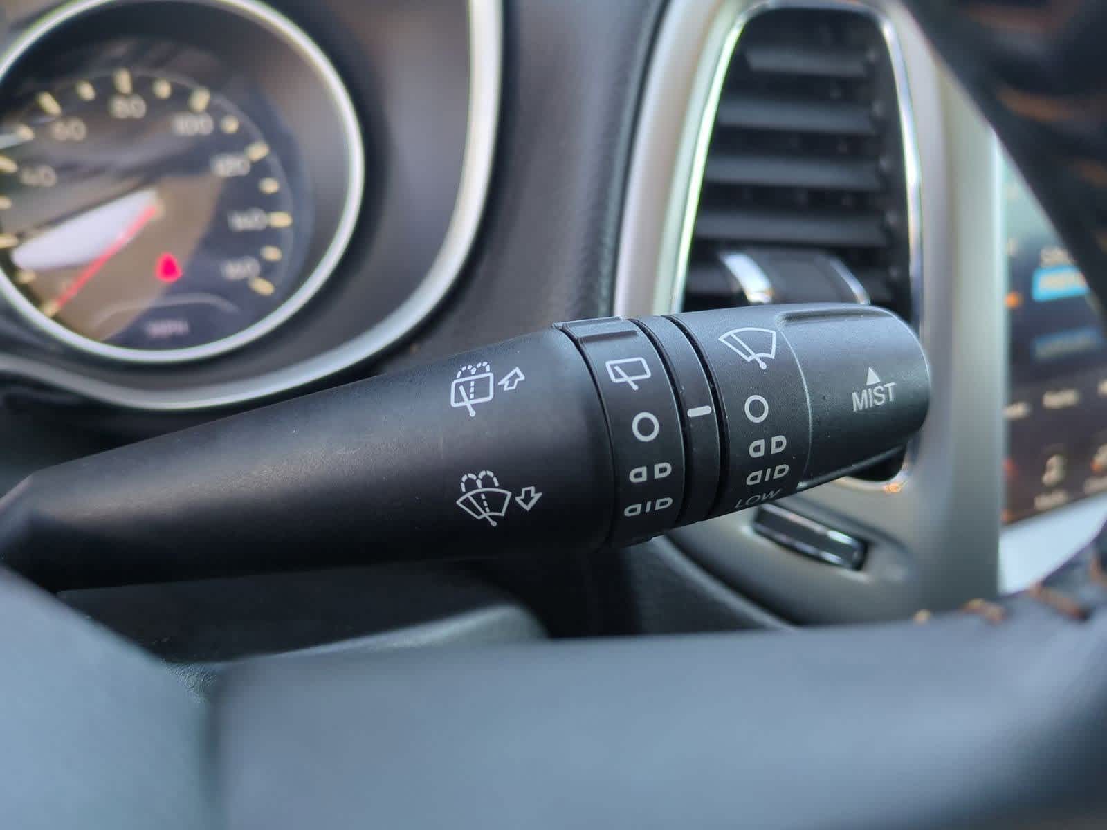 Thumbnail: 2018 Jeep Compass - 25