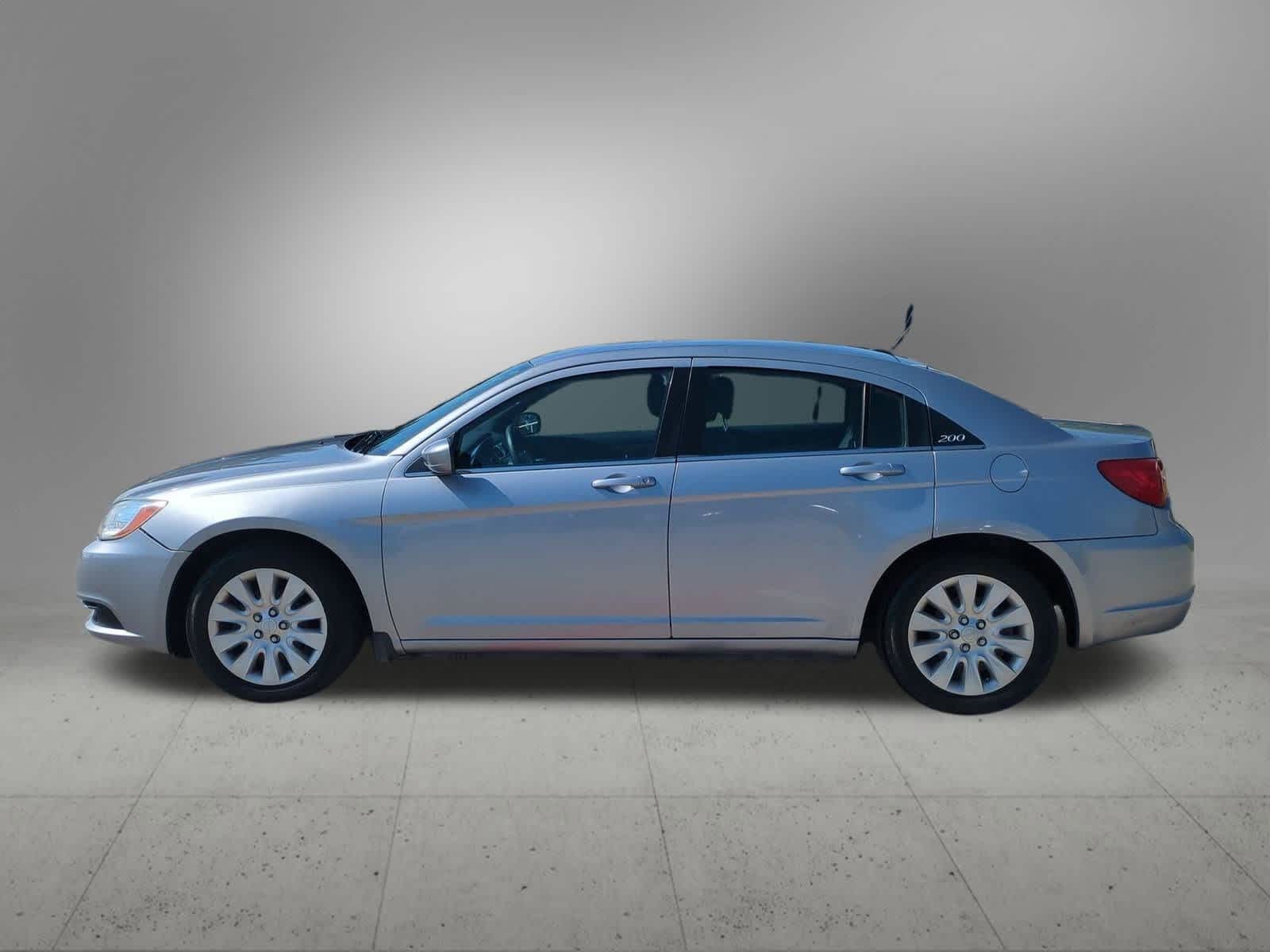 2014 Chrysler 200 LX photo 3