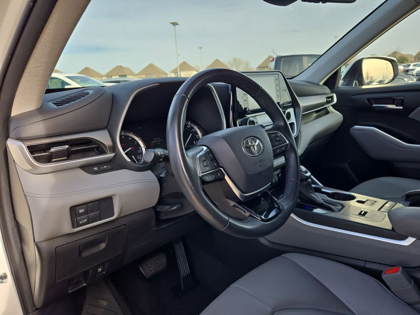 Thumbnail: 2021 Toyota Highlander - 2