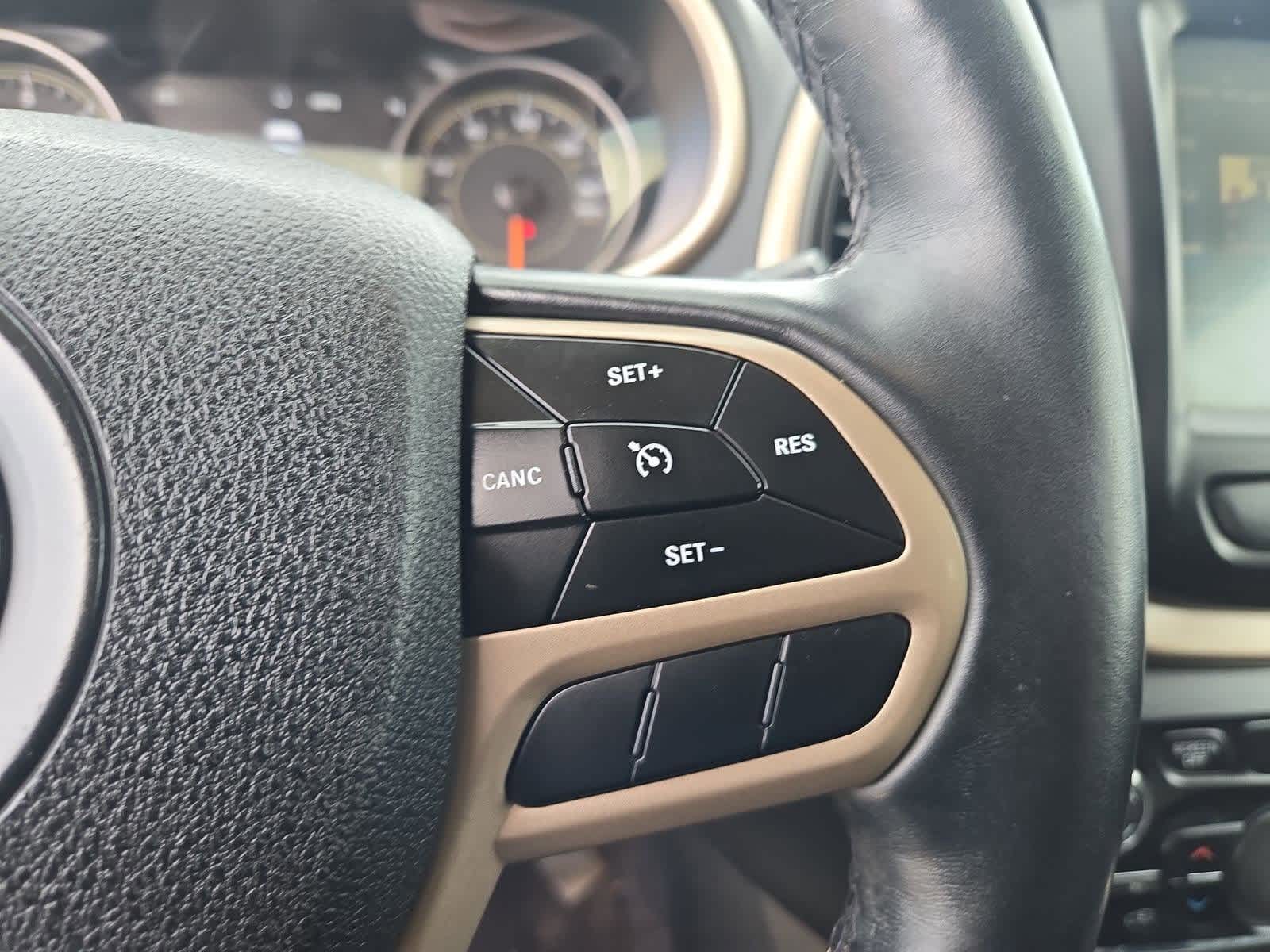 Thumbnail: 2018 Jeep Cherokee - 24