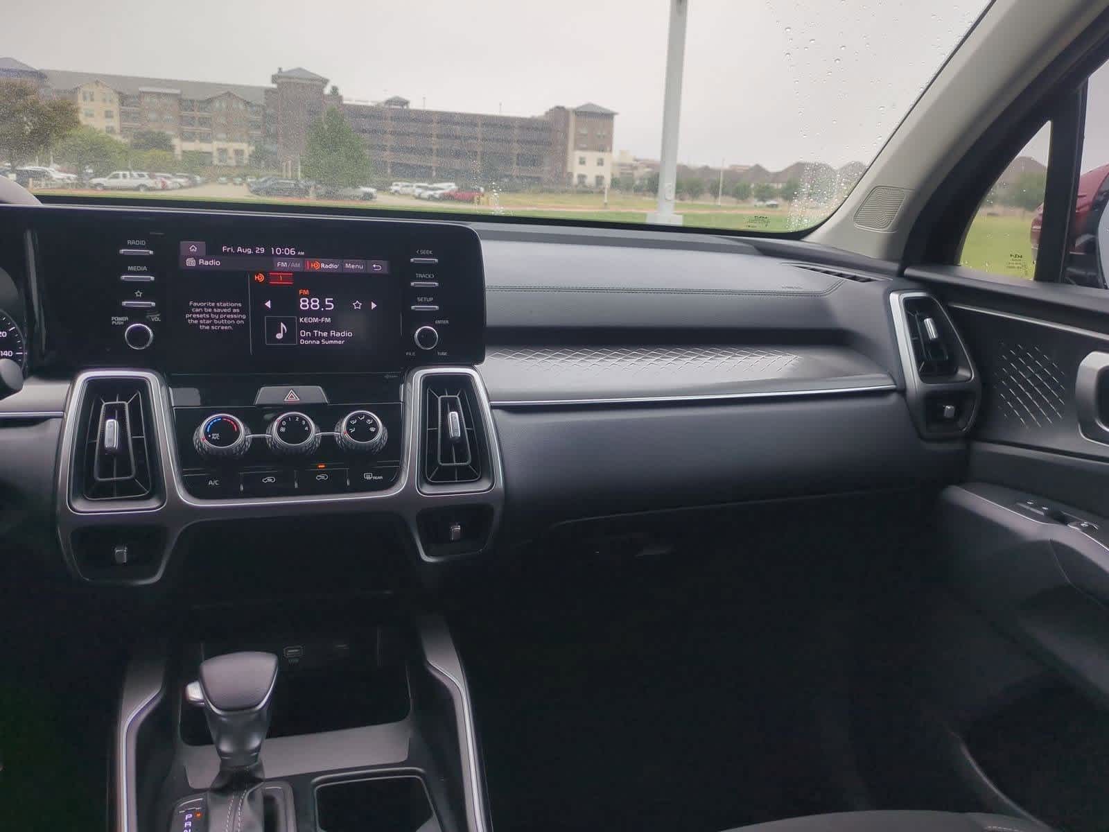 2023 Kia Sorento LX photo 4