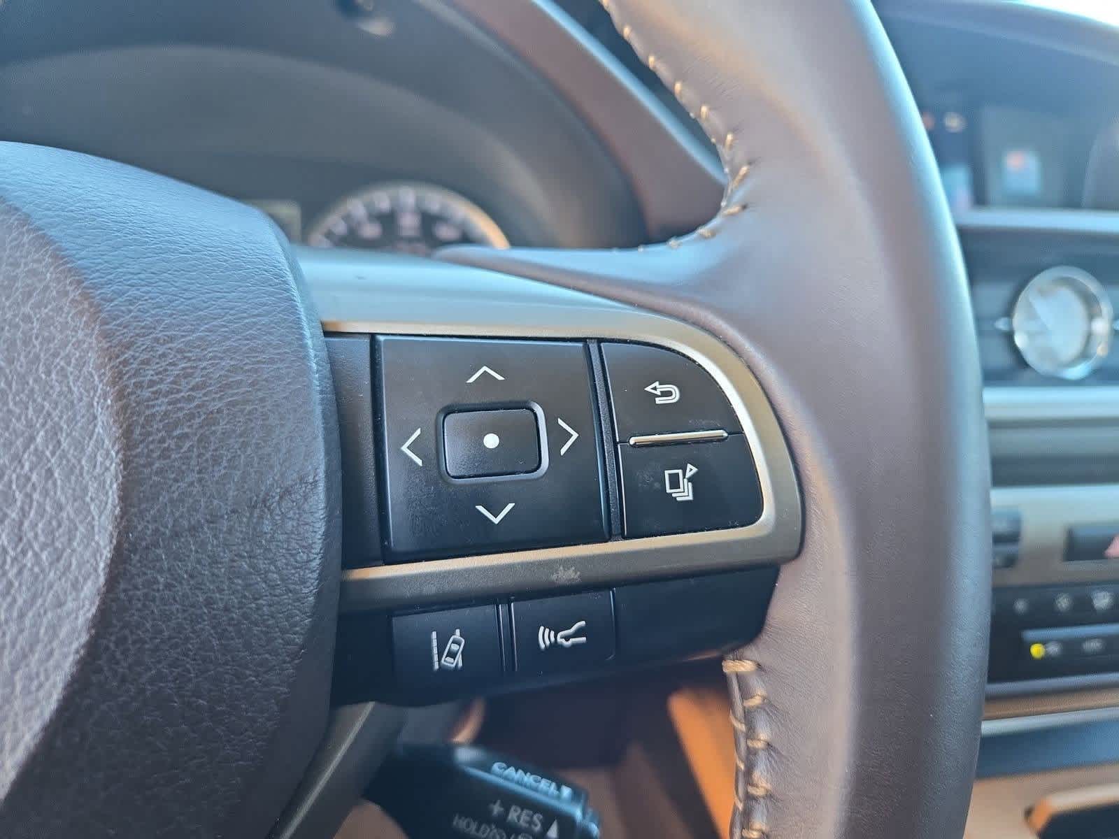 Thumbnail: 2017 Lexus ES - 26