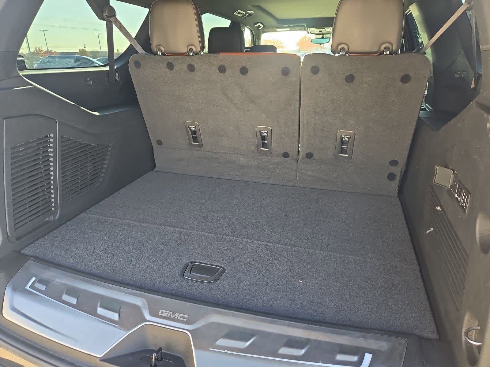 Thumbnail: 2023 GMC Yukon XL - 36