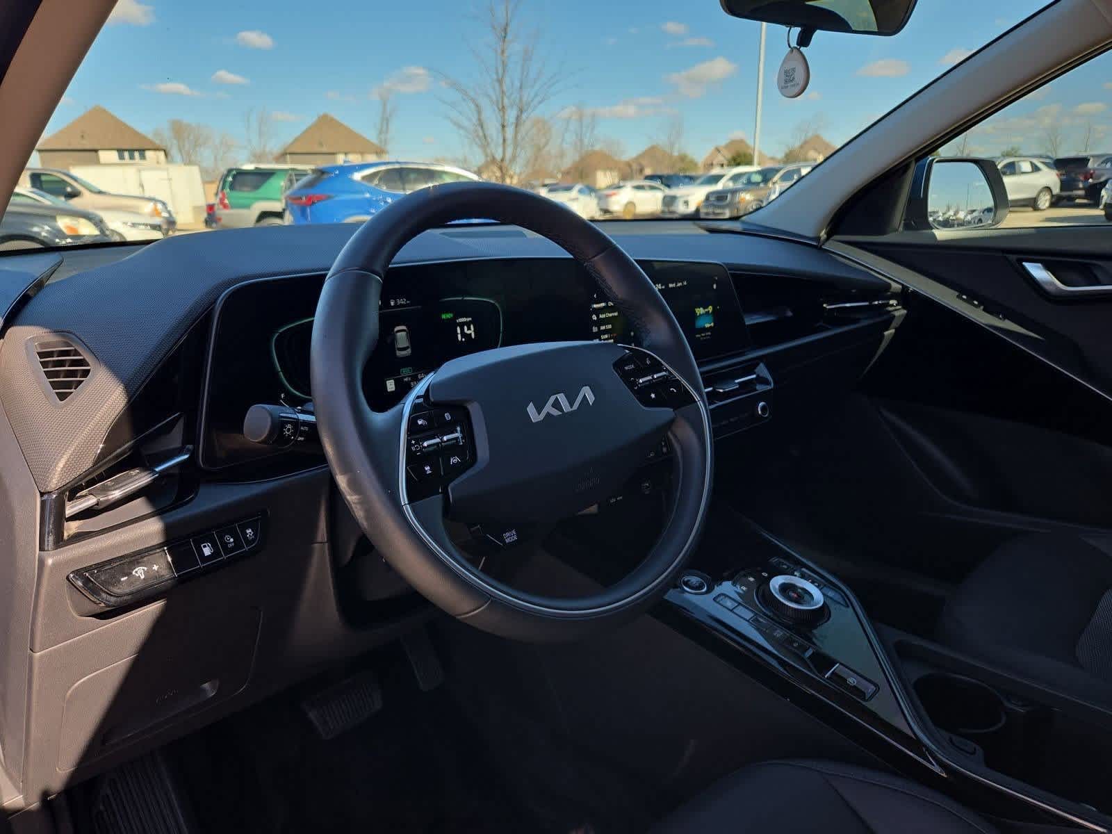 Thumbnail: 2023 Kia Niro - 2