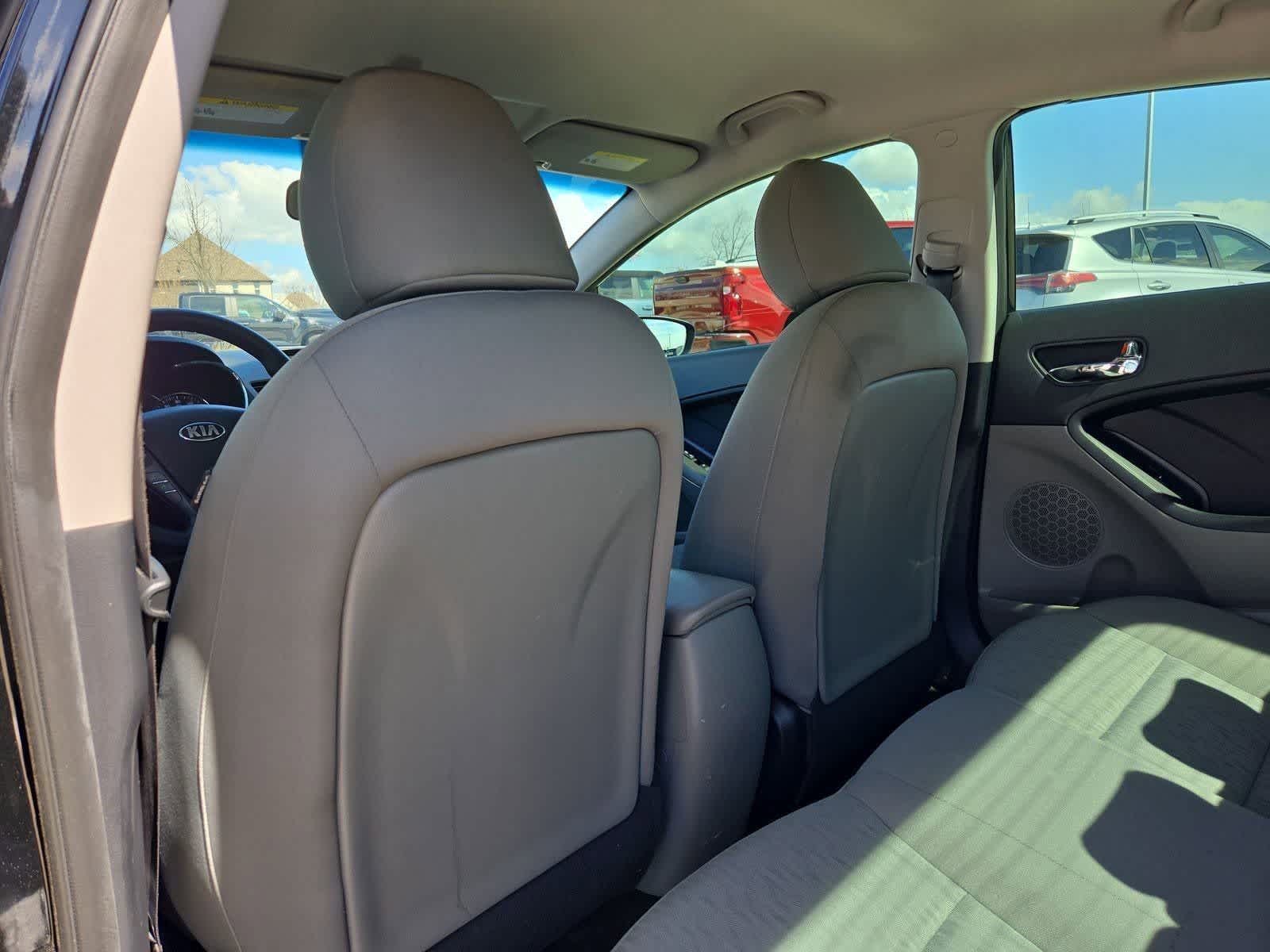 Thumbnail: 2015 Kia Forte - 16