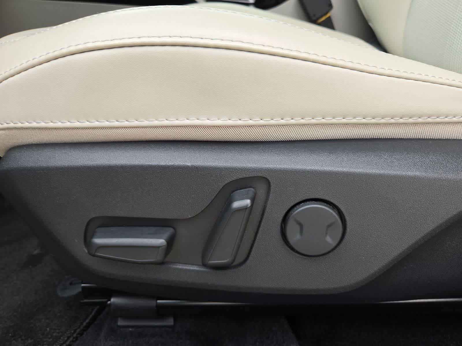 Thumbnail: 2023 Kia Niro - 15