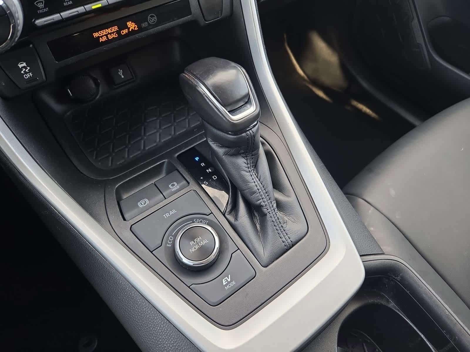 Thumbnail: 2021 Toyota RAV4 - 32