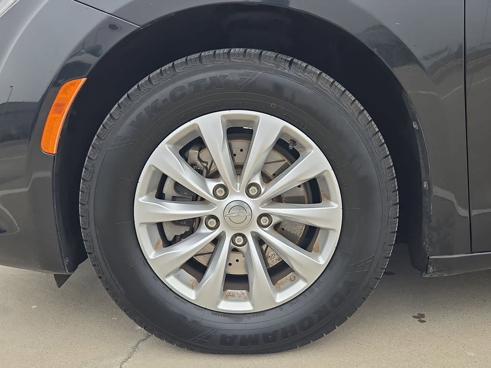 Thumbnail: 2018 Chrysler Pacifica - 12