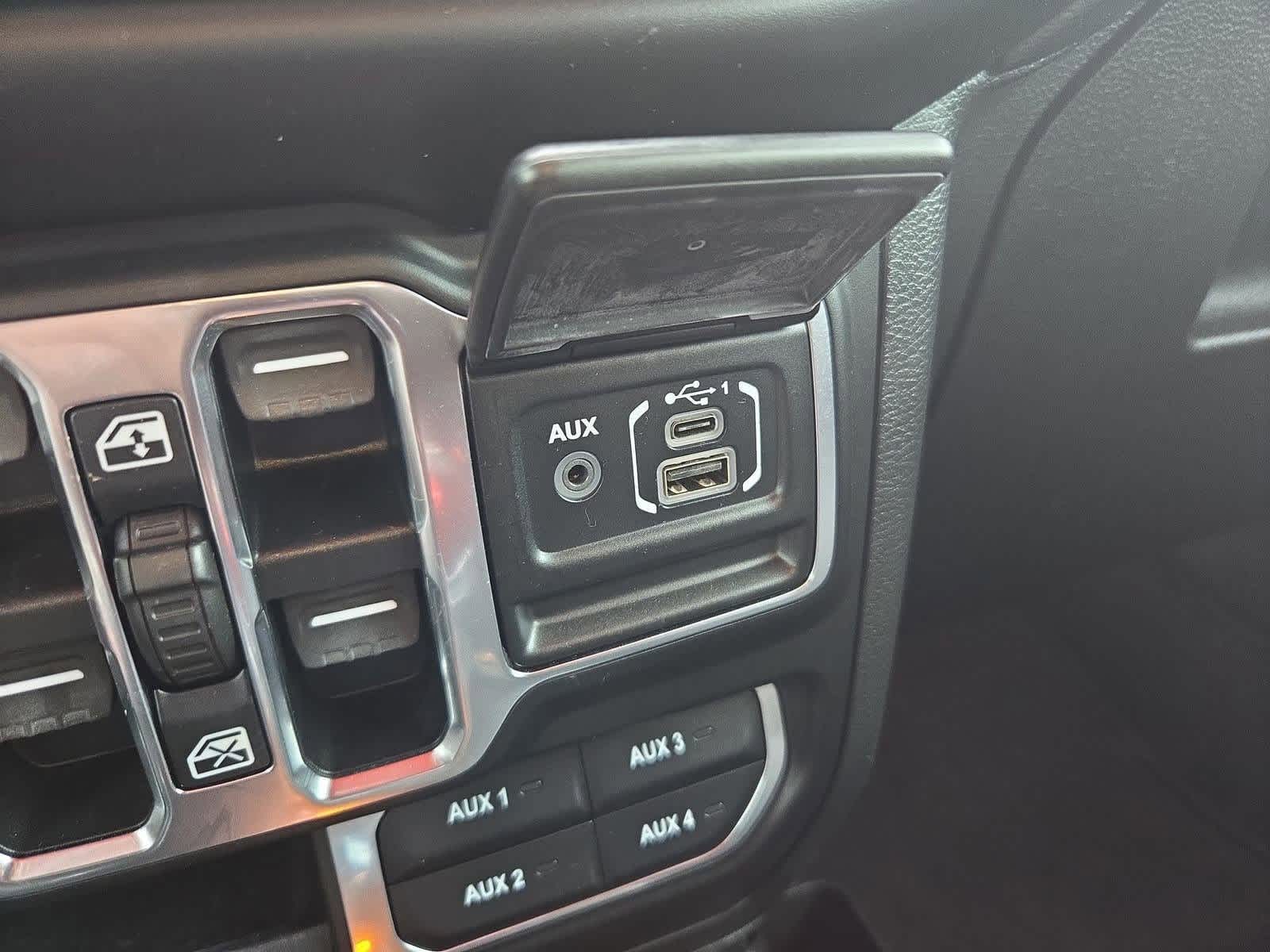 Thumbnail: 2020 Jeep Wrangler - 28